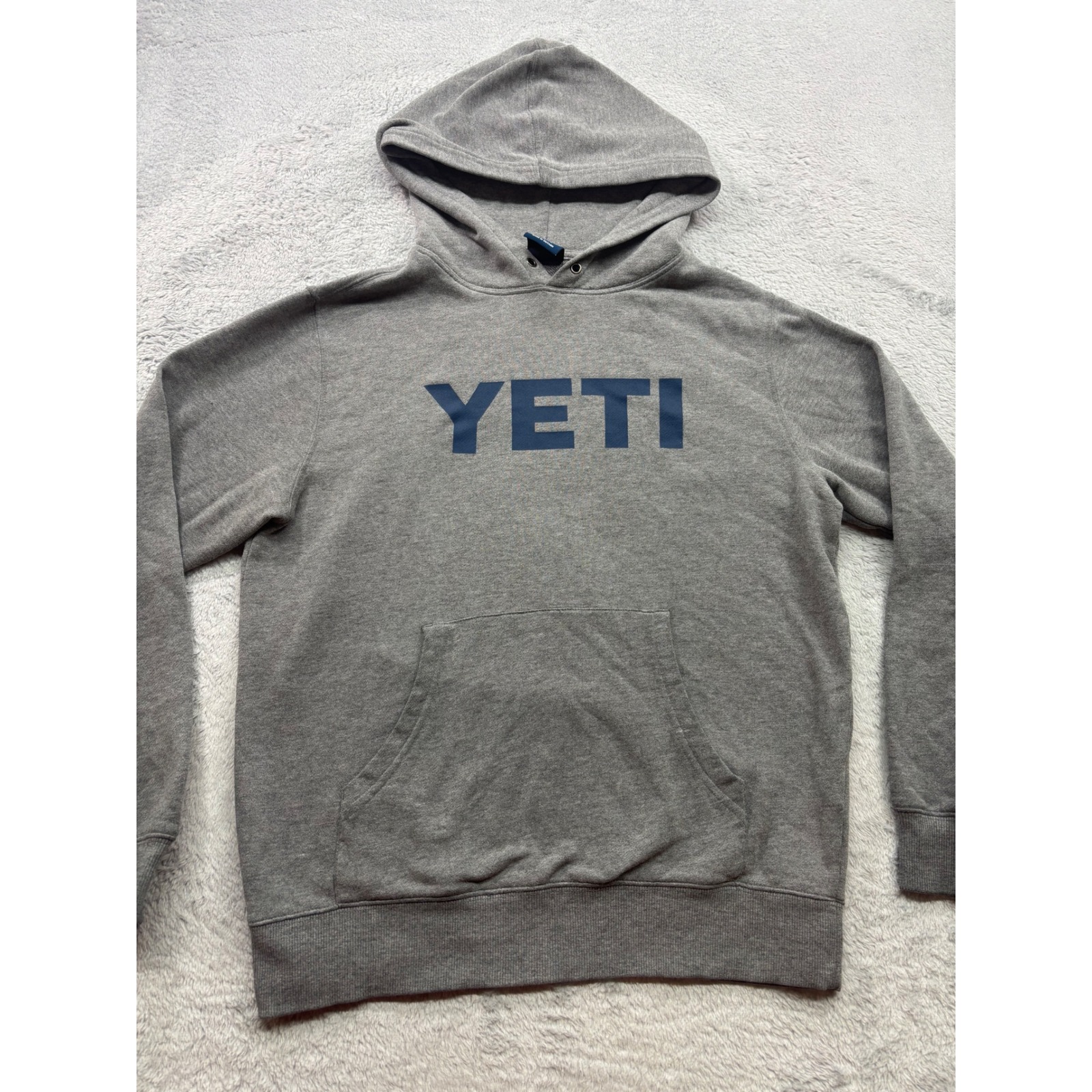 Yeti Men's Gray Pullover Hoodie Size Small Logo Pocket Sweatshirt